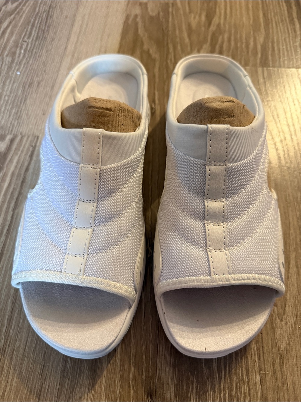 Easy Spirit 7.5 White Open-Toe Slip-On Sandals NWOT